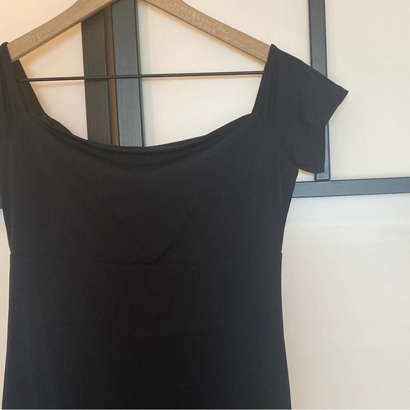 BCBGeneration off the shoulder women’s black dress. Size medium - Picture 5 of 10